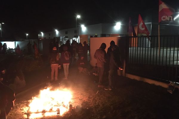 Blocage du dépôt des camions des ordures ménagères - zone République - Poitiers (20/01/2020)