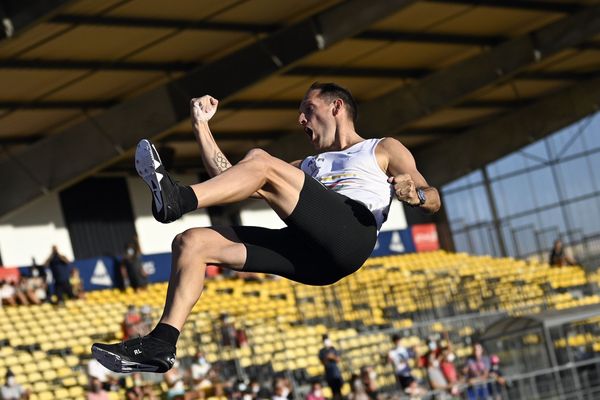 Le perchiste clermontois Renaud Lavillenie s'offre sa plus belle performance de l'année en atteignant 5 mètres 80 et son dixième titre de champion de France à Albi.