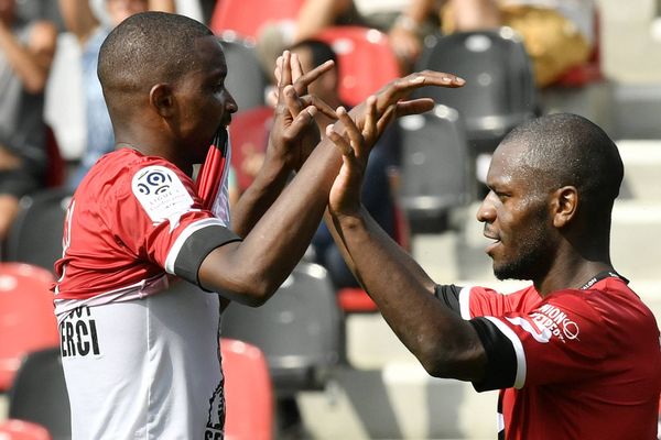 Diallo et Ikoko célèbrant leur victoire face à Strasbourg, dimanche 28 août.