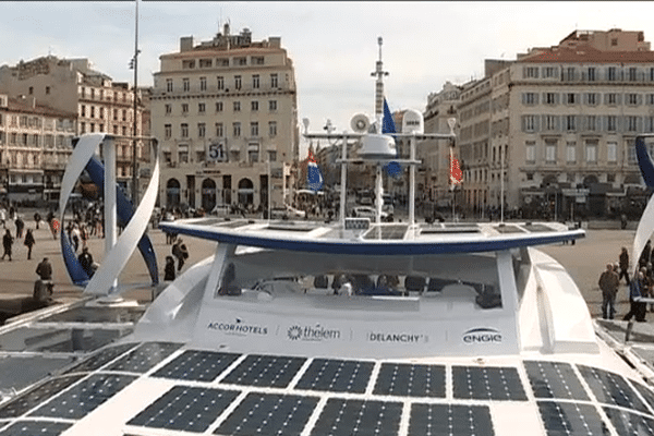 Le catamaran Energy Observer fait escale à Marseille