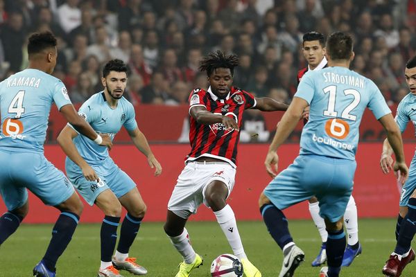 Adrien Tameze (OGC Nice) et Morgan Sanson (OM). 