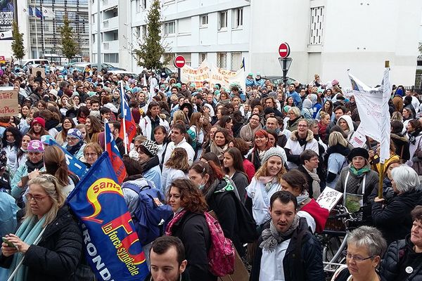 Manifestation devant l'Agence Régionale de Santé, le 8 novembre 2016.