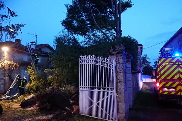 Tempête Bella : une mini-tornade secoue le centre de Courcôme, en Charente