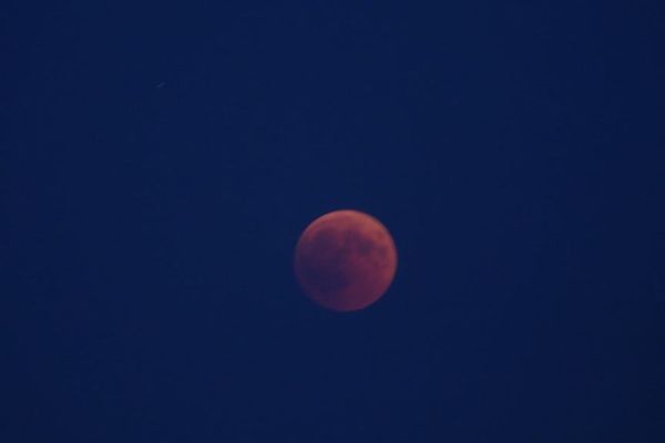 Vue de Besançon, l'éclipse de lune