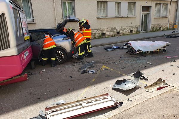 L'accident s'est produit peu après 11 heures, rue Jouvence à Dijon