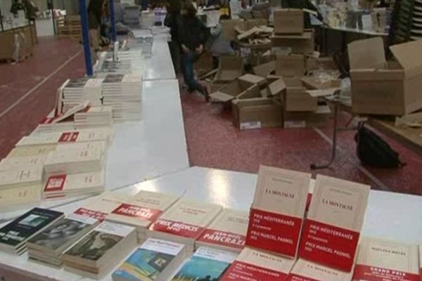 Pour faire de ce rendez-vous un succès, les libraires étaient mobilisés tôt jeudi matin pour tout installer