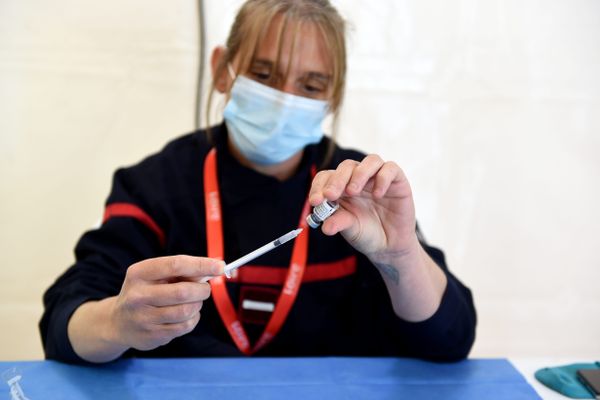 Après avoir participé à la campagne de vaccination, les sapeurs-pompiers vont devoir eux-mêmes justifier avoir reçu les deux doses contre le Covid, sous peine d'être suspendus.