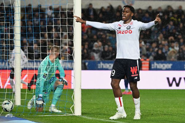 Jonathan David célèbre son but vendredi 14 octobre 2022 face à Strasbourg au stade Meinau.