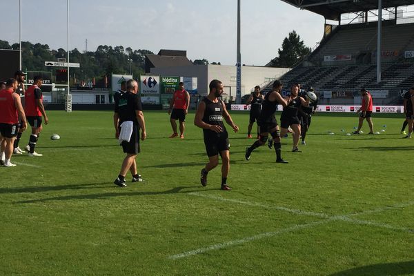 Derniers réglages sur la pelouse du Stadium à la veille du choc contre La Rochelle.