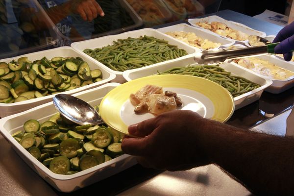 Nice va bannir le plastique de ses cantines dès 2019
