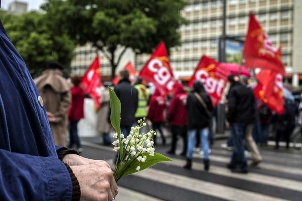 Dans le Rhône, CGT, FSU, Solidaires, CNT, UNEF et UNL signent un tract commun intitulé "Chacun chez soi, mais toutes et tous ensemble".