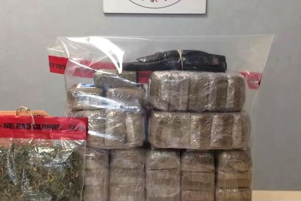 4,3 kilos de cannabis saisis par la police lavalloise, août 2018