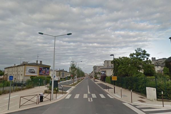 Les deux véhicules sont entrés en collision boulevard Pierre-Brossolette à Laon, tout près de la gare.