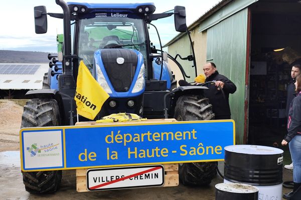 Trois agriculteurs sont partis de Haute-Saône ce 5 janvier. D'autres devraient prendre la route lundi en voiture pour rejoindre Paris.