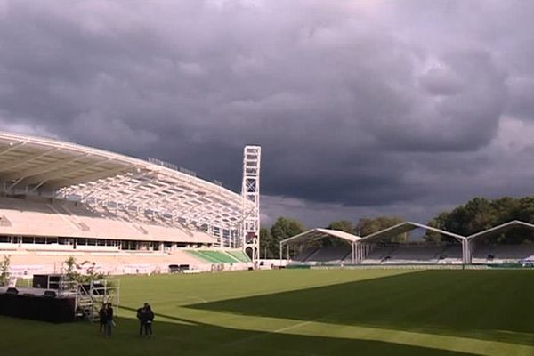 Le stade du Hameau comptera 18 000 places. Les travaux de rénovation seront terminés en décembre.