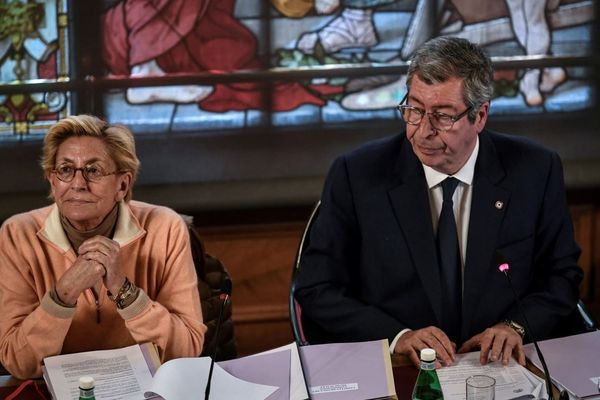 Patrick Balkany et son épouse et première adjointe Isabelle, en avril 2019 lors d’un conseil municipal.