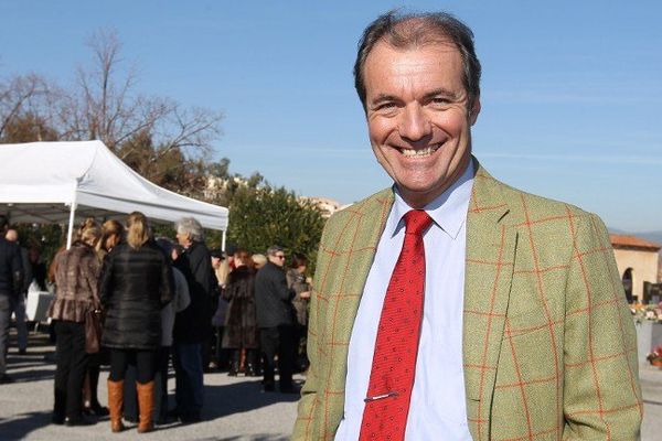 Luc Jousse, maire UMP de Roquebrune-sur-Argens, à la sortie d'une cérémonie. 