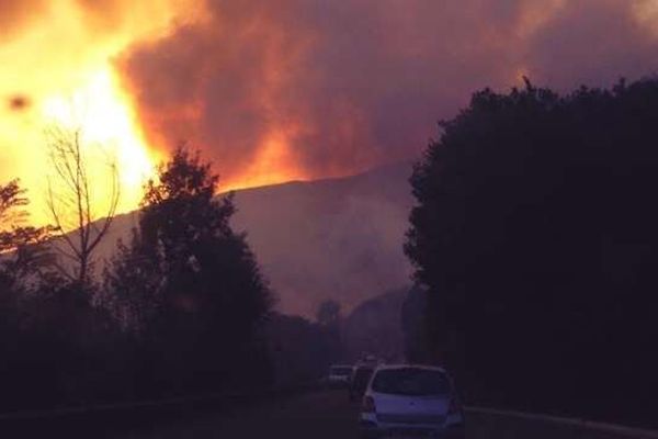 28/10/13 - Incendie du côté de Ponte-Novu, circulation difficile mardi soir sur la Nationale 193