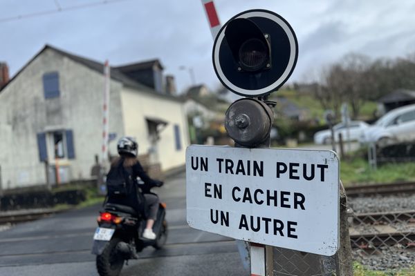 Il y a près de 15 000 passages à niveau en France.