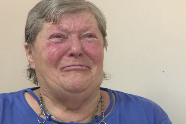 Pour Bernadette, tout recommencer à zéro dans une autre résidence seniors est une catastrophe.