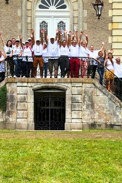 Avec une centaine de bénévoles, Éric Peters préserve et partage ce patrimoine oublié.qu'est son château.