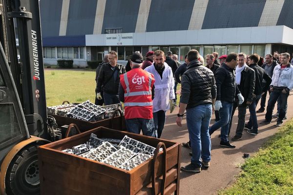 Les salariés des Fonderies du Poitou ont nettoyé les locaux ce lundi avant la reprise du travail.