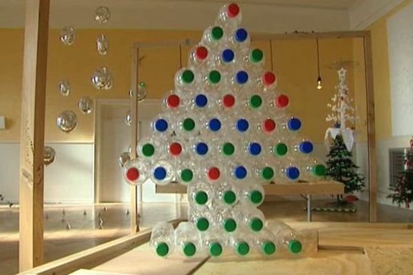 Une centaine d'exposants a revisité cet objet incontournable des fêtes de Noel.