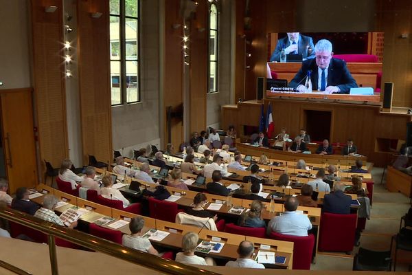 Après avoir refusé de financer sa part du RSA entre 2015 et 2024, le conseil départemental de Corrèze a repris ses versements mensuels en mars dernier.