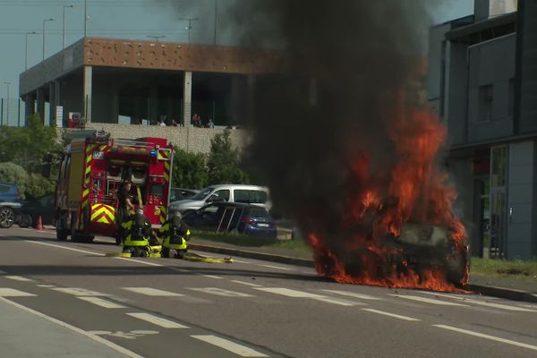 Incendie d'une voiture à Besançon