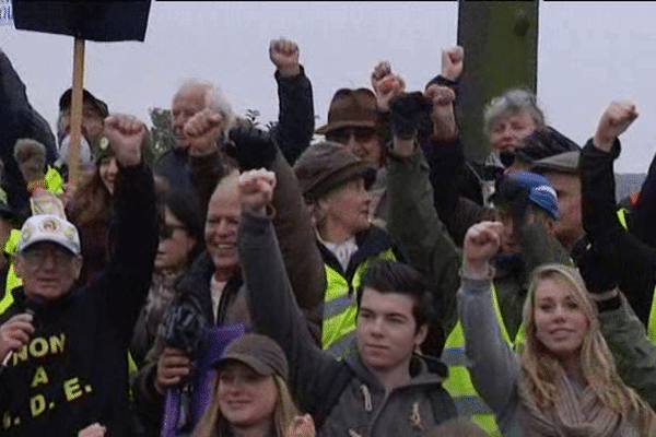 Environs 200 opposants à GDE ont participé au rassemblement organisé ce vendredi