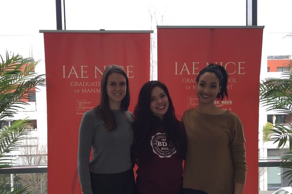 Agathe, Mélina et Mélissa ont lancé une campagne de prévention contre le portable au volant chez les jeunes. 