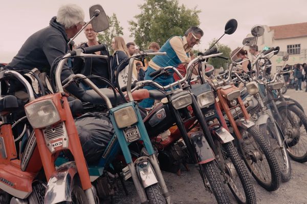 Les passionnés de mobylette se retrouvent au festival Rockabylette à Luzy dans la Nièvre.