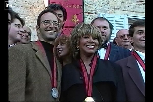 En 1994, Tina Turner de passage à Cahors avait été intronisée au sein de la confrérie des vins.