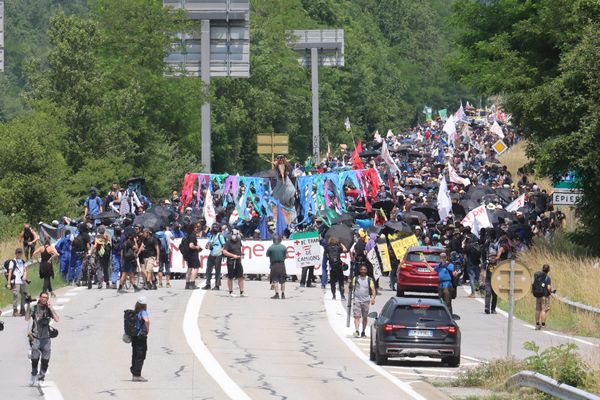 Entre 3000 et 4000 manifestants se sont rassemblés, samedi 17 juin, à Saint-Rémy-de-Maurienne en Savoie, à l'appel des Soulèvements de la Terre, contre la ligne ferroviaire Lyon-Turin