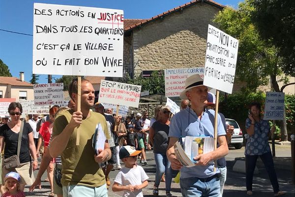 A Vendargues, près de Montpellier, les villageois ont manifesté pour protester contre  un projet immobilier au cœur du village.