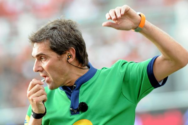 Jérôme Garcès, arbitre du Top 14, sera présent à Clermont-Ferrand le mercredi 27 novembre 2013 à l'occasion de la soirée "Autour des Arbitres" initiée par la FFR et le LNR afin d'oeuvrer pour une meilleure compréhension des règles du rugby. A partir de 19h30, cette conférence-débat sera retransmise par France 3 Auvergne sur Dailymotion et sur son site Internet.