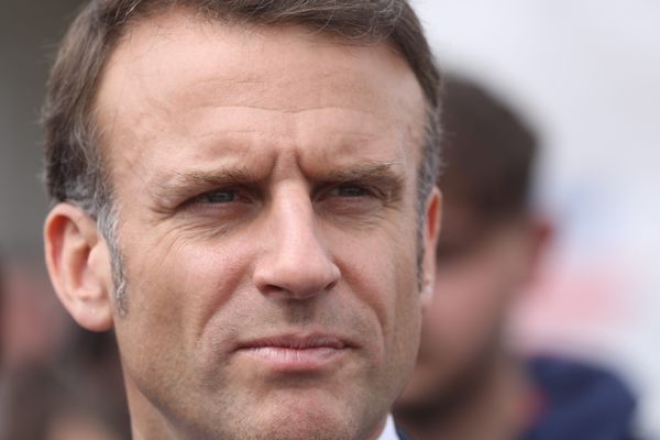 Le président Emmanuel Macron lors d'une visite présidentielle en Dordogne le 11 avril 2024