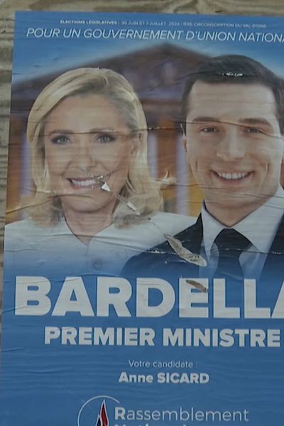 Affiche du RN pour les législatives de 2024 dans le village de Marines (Val-d'Oise)