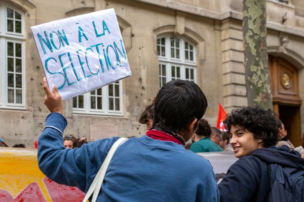 Selon le bilan ministériel fourni début octobre sur Parcoursup 2024, 13,3% des 945 500 candidats n'ont pas reçu de proposition d'admission en 2024.