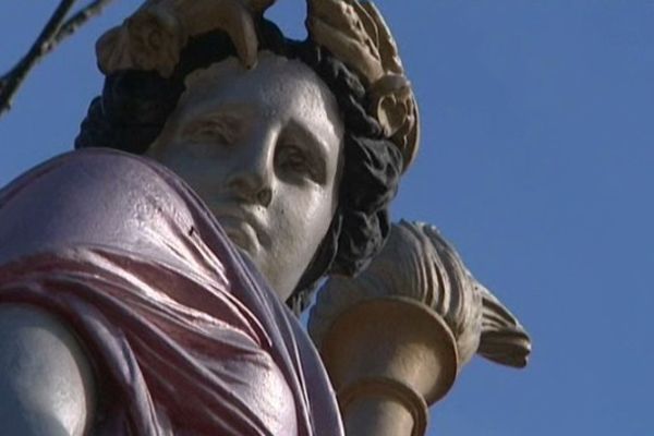 La République sur le fronton des mairies du Languedoc-Roussillon, ici à Neffiès, dans l'Hérault.