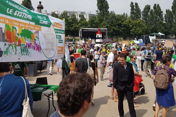 Le tour Alternatiba, à Paris.