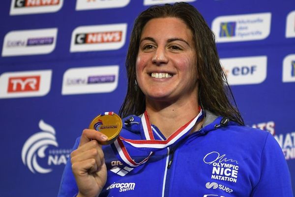  Charlotte Bonnet remporte la victoire des 50 m nage libre pour les championnats de France de natation.