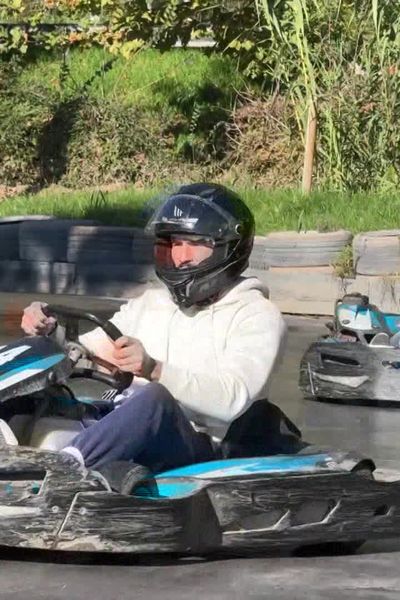 C'est à Saint-Raphaël  dans le Var que='une cinquantaine de policiers s'entrainent pour les JO de 2026 en faisant du kart lors d'un stage d'un stage de cohésion se déroulant au CREPS de Boulouris.