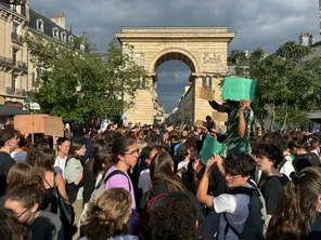 Le rassemblement contre le racisme et l'extrême droite place Darcy à Dijon avait réuni près de 200 personnes le 10 juin, beaucoup d'étudiants avaient répondu à l'appel.