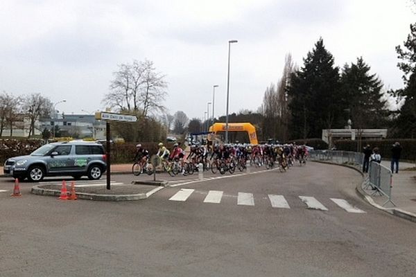 160 coureurs ont pris le départ de la 101e édition du Dijon-Auxonne-Dijon dimanche 7 avril 2013