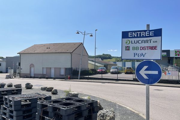 L'usine est située à quelques dizaines de mètres des premières habitations