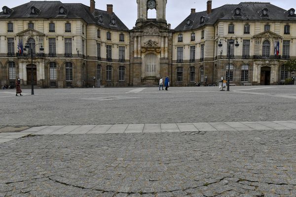 Place de la mairie à Rennes, où des mineurs ont été blessés après une bagarre