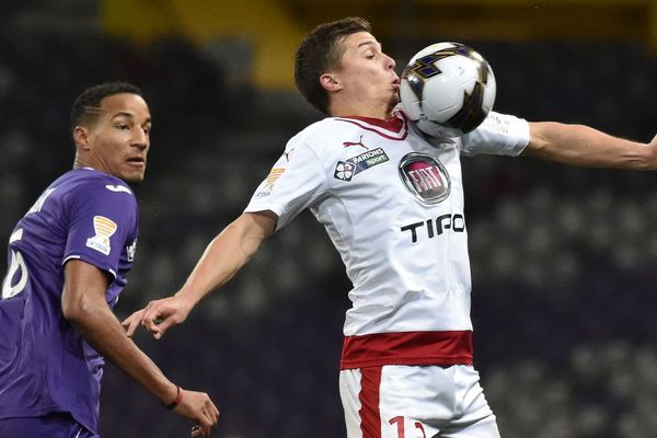 Le défenseur du TFC Thierry Jullien lors de la rencontre Toulouse Bordeaux