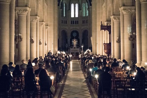 Une veillée de Pascale à l'église Saint-Ambroise à Paris (XIe).