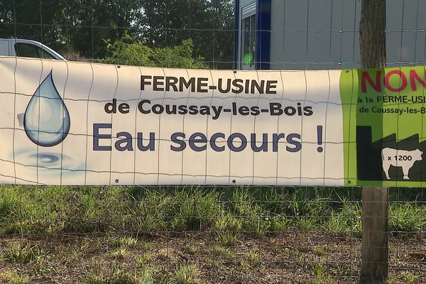 Des associations disent "non à la ferme usine de Coussay-les-Bois"